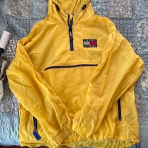 Unisex yellow XL Tommy Hilfiger rain jacket/windbreaker!